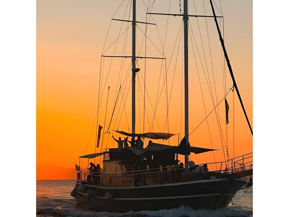Athens Riviera Sunset Dinner Cruise to Ydrousa & Vouliagmeni