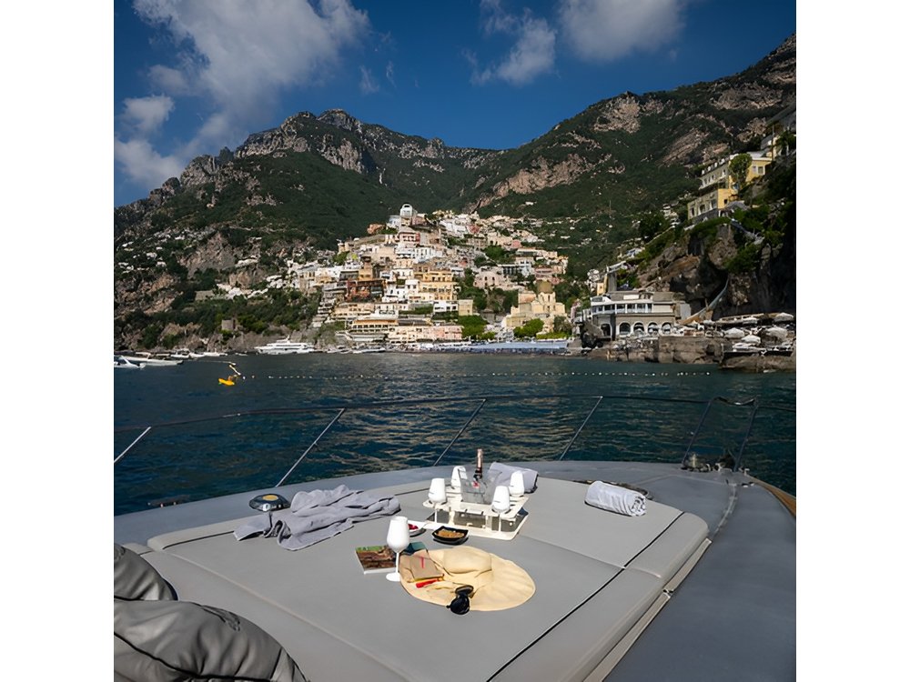 Discover the Amalfi coast between traditions, flavors and colors with a private tour