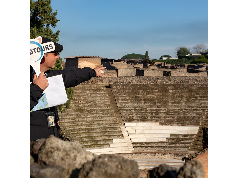 From Naples: Private Tour Pompei and Sorrento with lunch