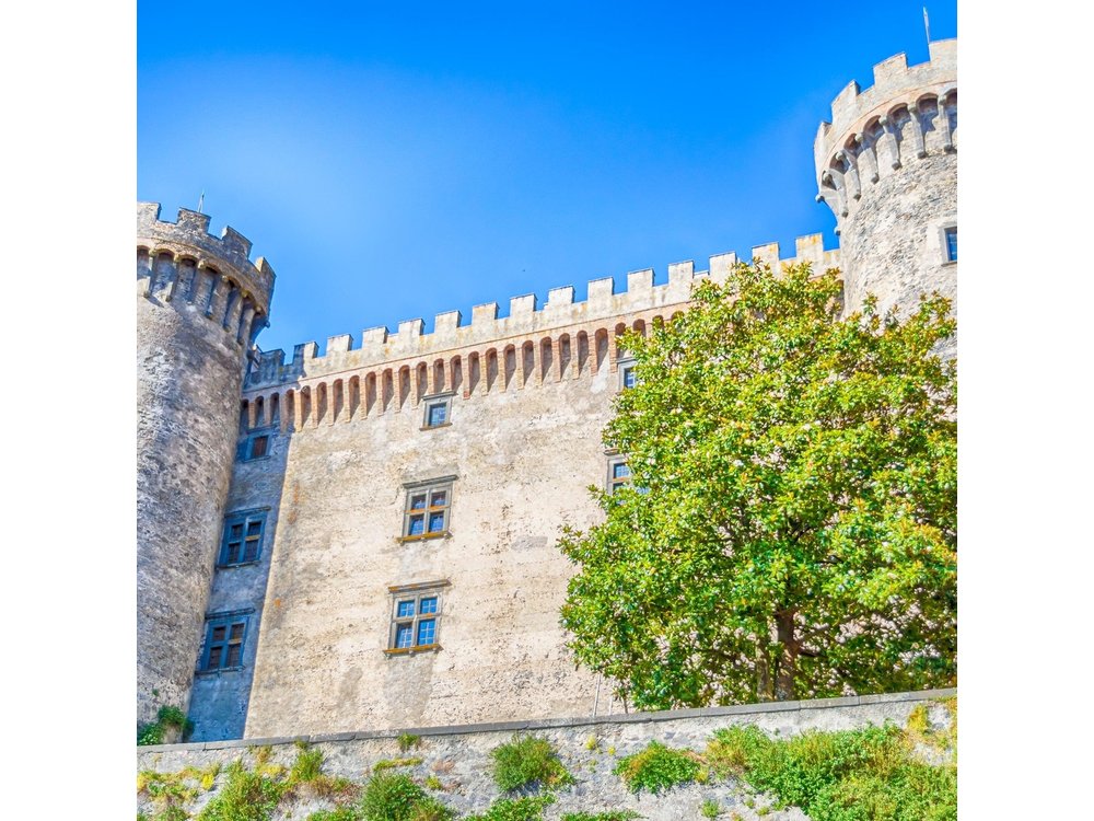 Bracciano: Odescalchi-Orsini ancient Castle Tour with Lunch