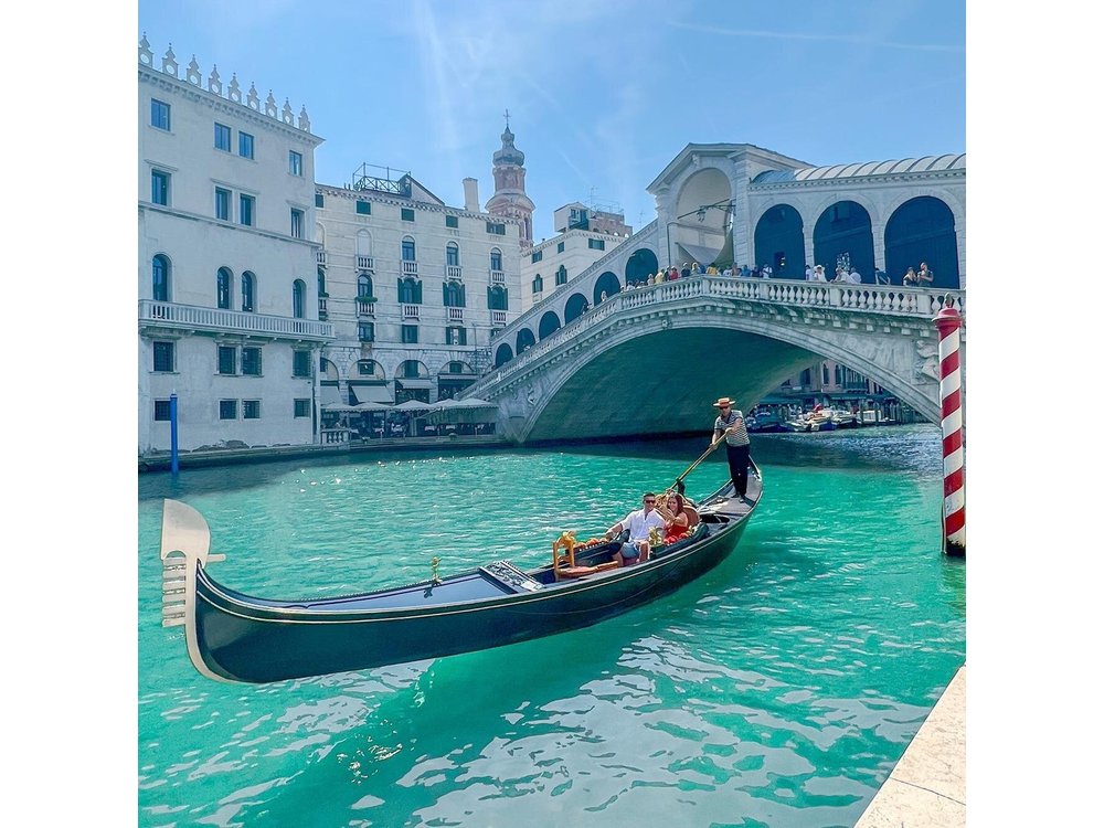 Private Tour: Venice Gondola Ride with Serenade