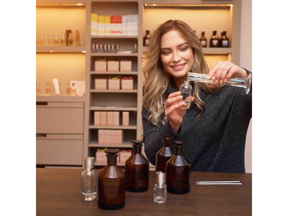 Fragrance creation workshop in Paris
