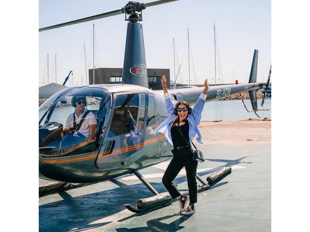 Barcelona: Helicopter, Boat Ride & Old Town Small Group (Max 8)