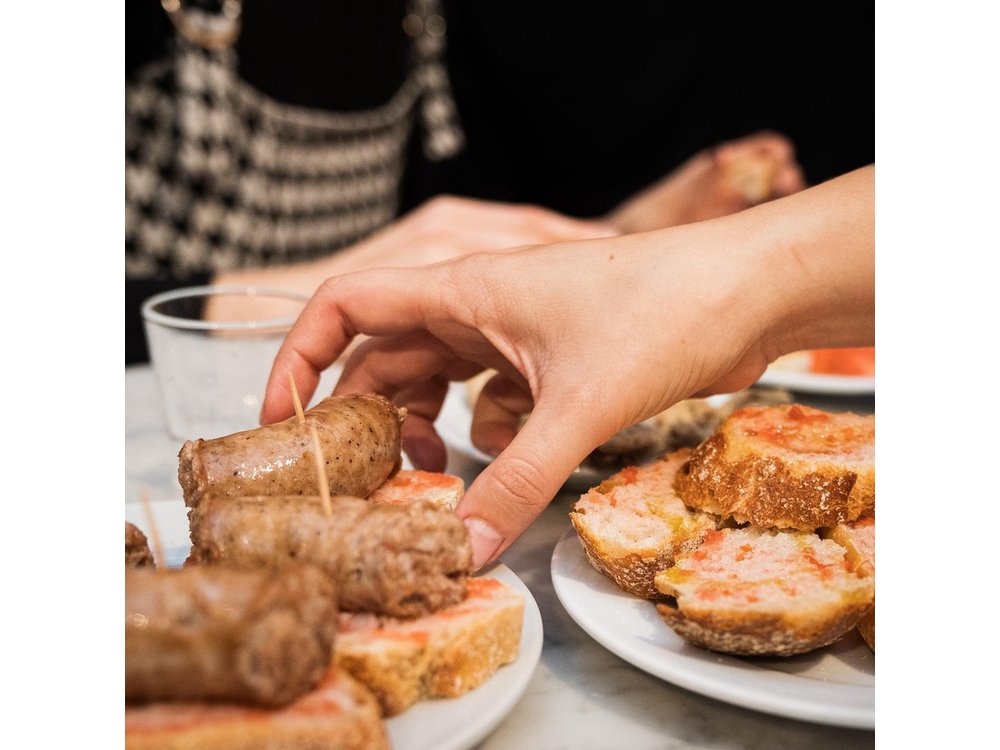 Barcelona Food Tour: Tapas, Drinks and Delights with a Local