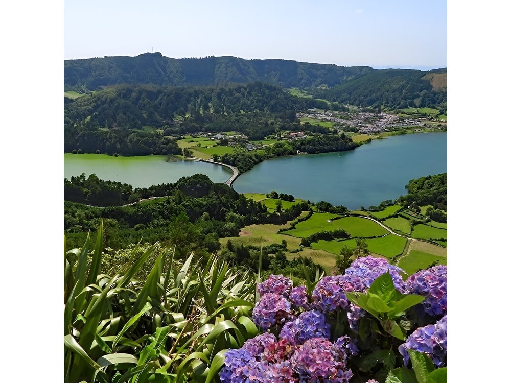 Discover São Miguel: Full Day Fogo and Sete Cidades with lunch