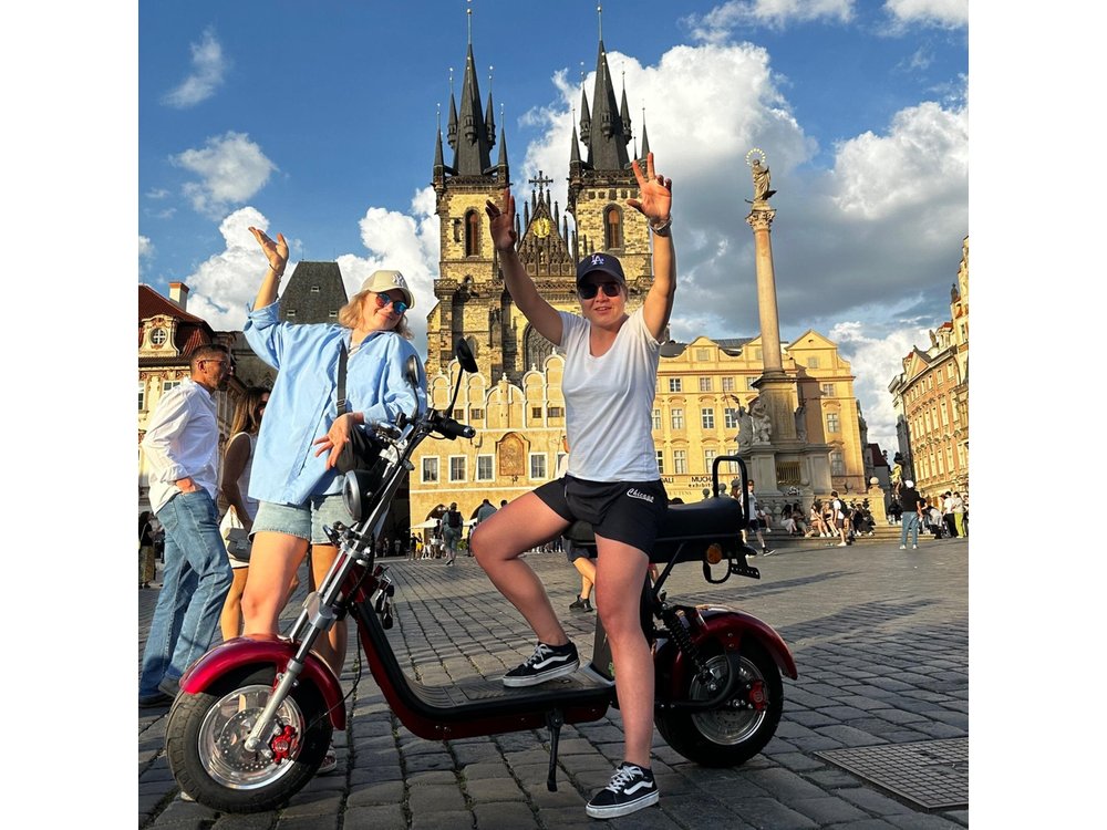 Prague E-Scooter Adventure: Fun & Easy Sightseeing 3Hours Tour