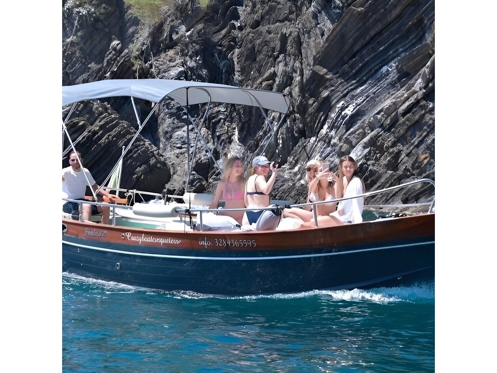 6 and a half hour boat tour of Cinque Terre
