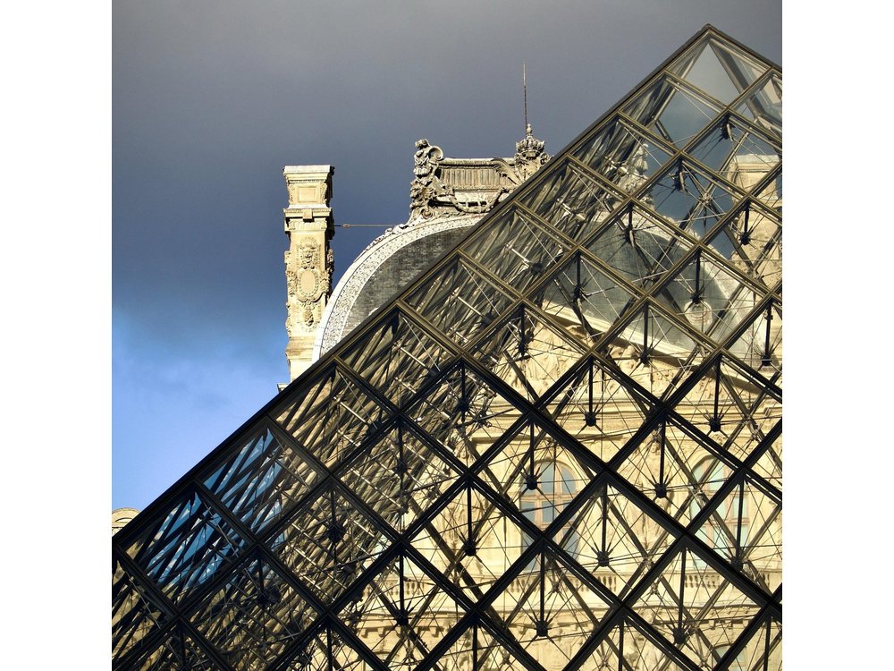 Paris: Luxury Private Photo Eiffel Tower & Louvre pyramid