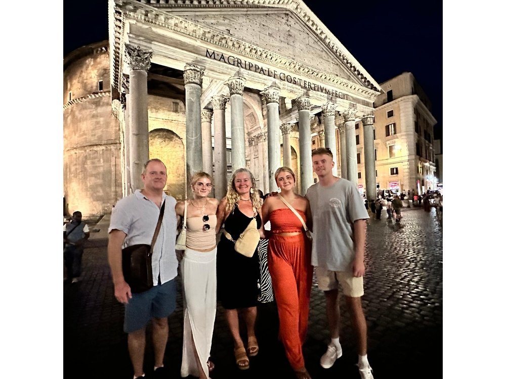 Rome by Night Walking tour Including Piazza Navona Pantheon and Trevi Fountain