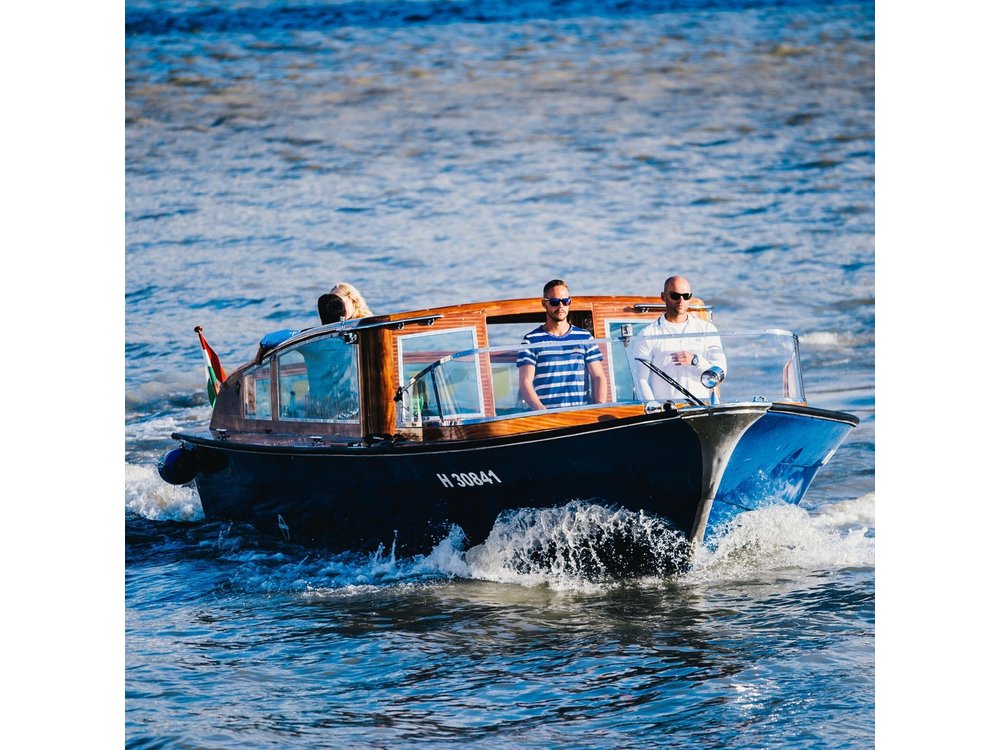 Private Danube Sightseeing Cruise in Budapest