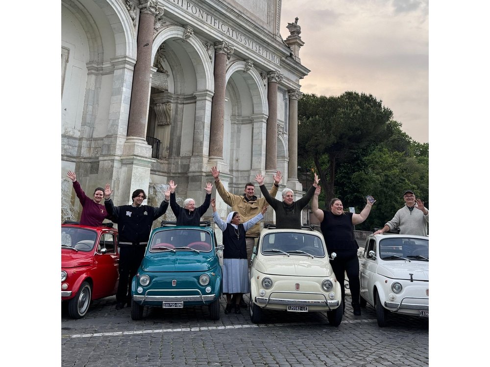 Rome: Retro Fiat 500 Car Tour with Pro Photographer