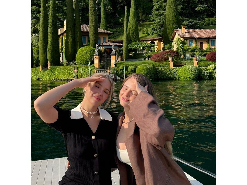 Luxury Boat Tour on Lake Como: Prosecco, Movie Locations & Music