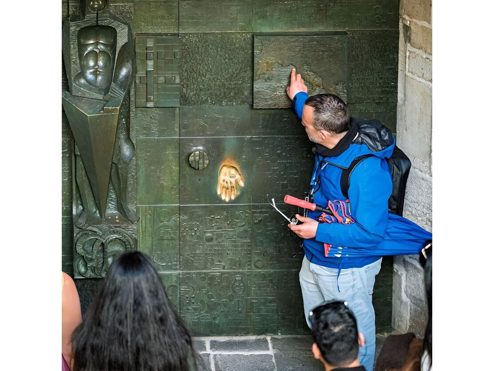 Barcelona Walking Tour: Old Town & Gothic Quarter Secrets