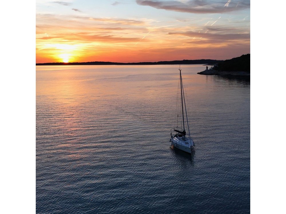 Pula: Private Golden Hour Sail - Dolphins, Drinks & Brijuni Views