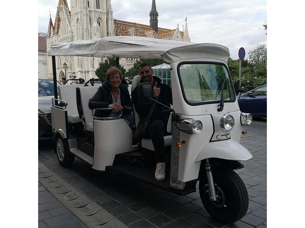 Private Sightseeing Tour using Electric Tuk Tuk Ride in Budapest