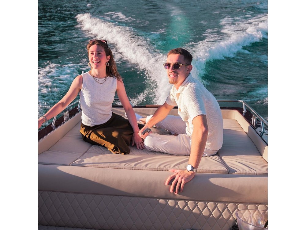 What else on Lake Como? Relax with good prosecco with me