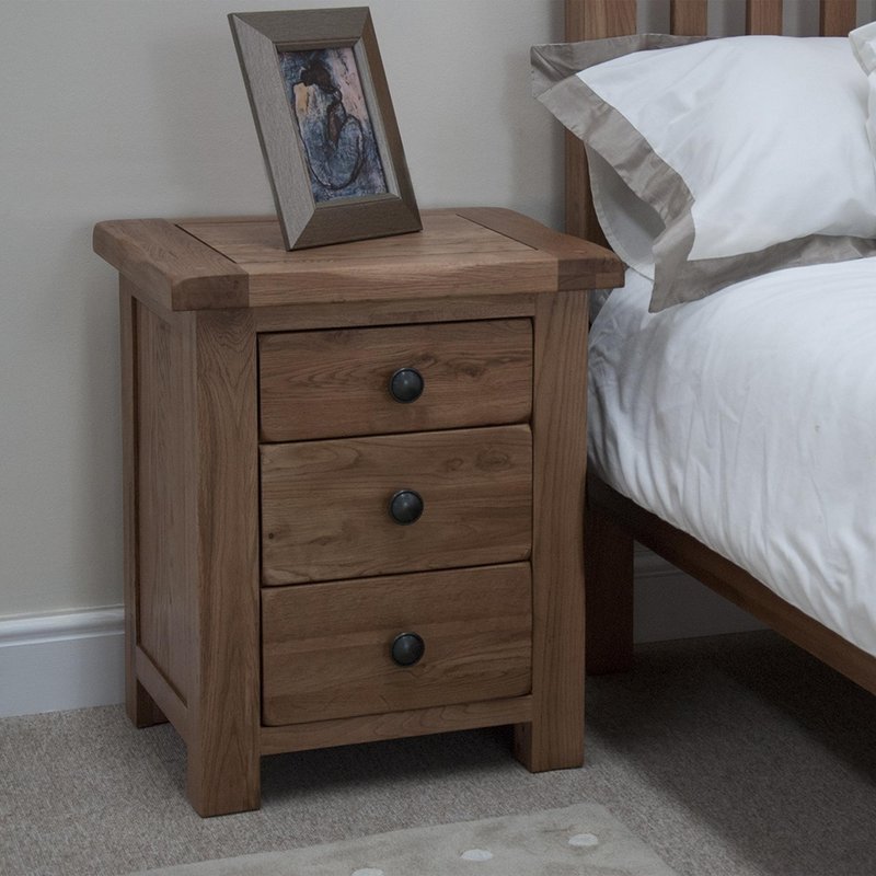Photo 1 of Rustic oak bedside cabinet - 3 drawer - oak Photo 1 of Rustic oak bedside cabinet - 3 drawer - oak