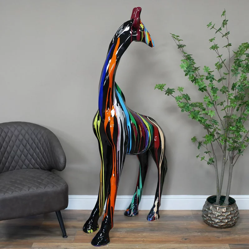 Photo 1 of Giraffe statue - small - multi-coloured - resin Photo 1 of Giraffe statue - small - multi-coloured - resin