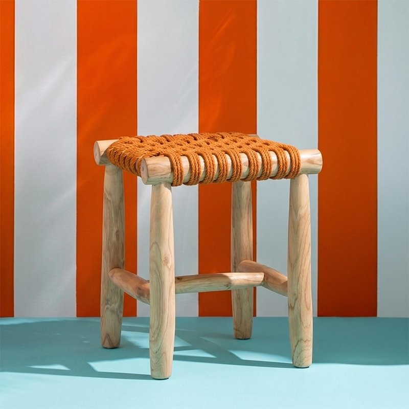Photo 1 of Stool - square - orange - teak wood Photo 1 of Stool - square - orange - teak wood