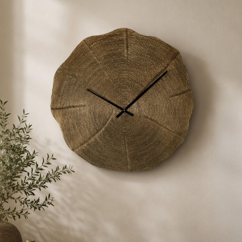 Photo 1 of Alien wall clock - abstract - gold - aluminium Photo 1 of Alien wall clock - abstract - gold - aluminium