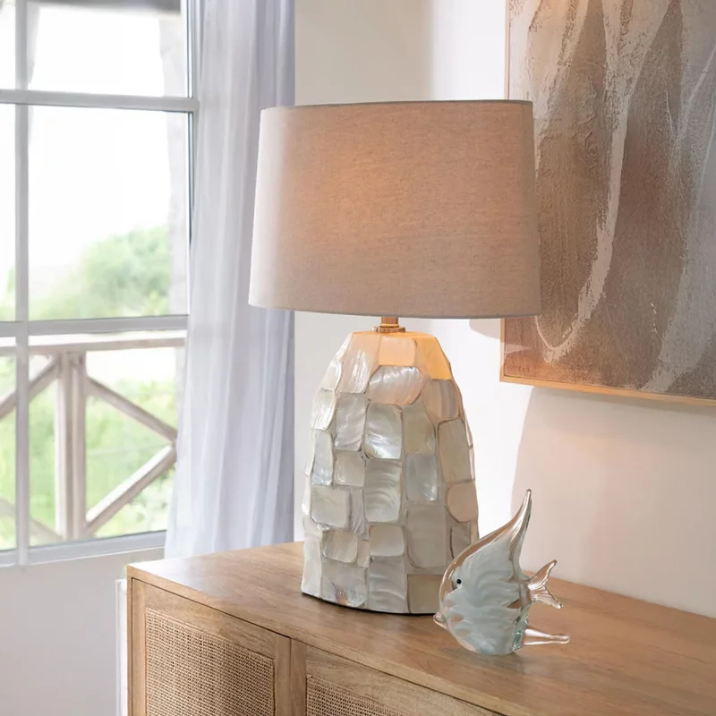 Photo 1 of Pearl effect table lamp - off white and light beige - shell Photo 1 of Pearl effect table lamp - off white and light beige - shell