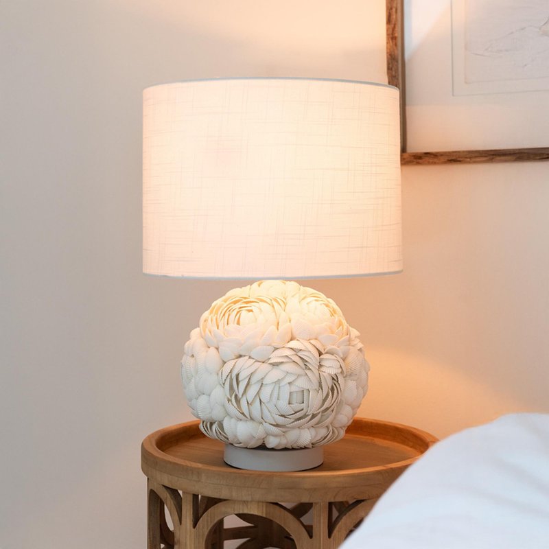 Photo 1 of Table lamp - large - white - shell Photo 1 of Table lamp - large - white - shell