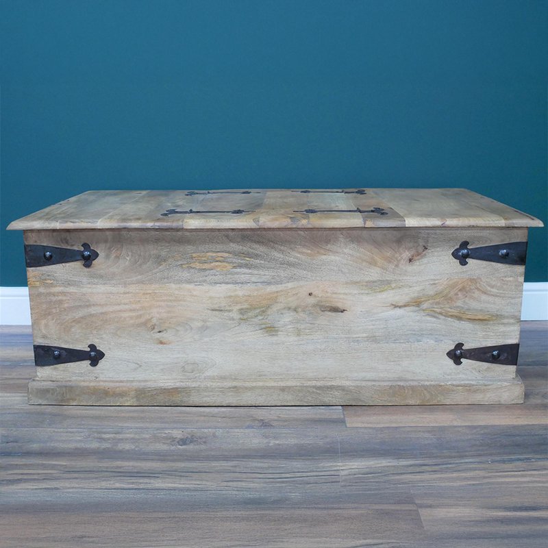 Photo 1 of Coffee table - rustic trunk - mango wood Photo 1 of Coffee table - rustic trunk - mango wood