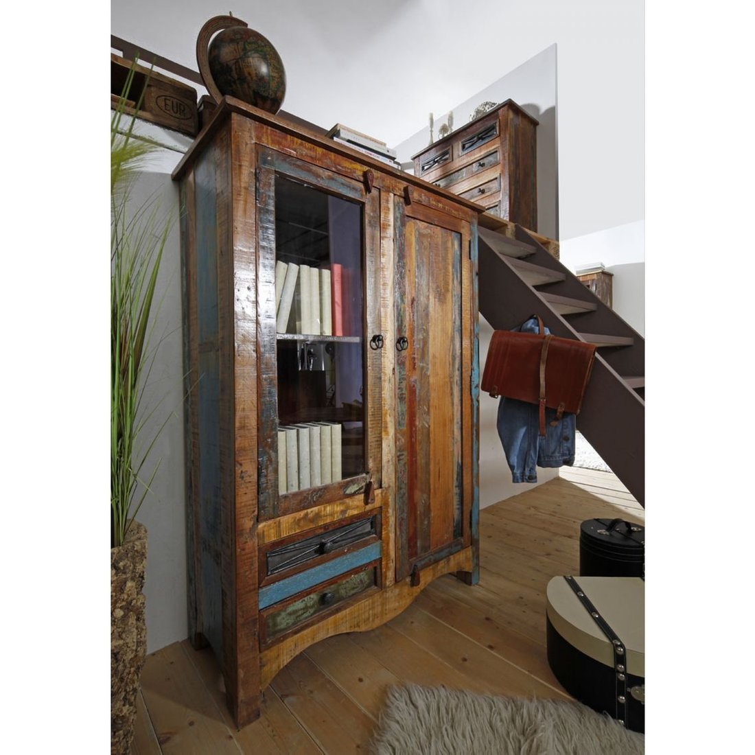 Vitrine Altholz 95x42x140 mehrfarbig lackiert NATURE OF SPIRIT #51 Massivmöbel24 Vitrine Altholz mehrfarbig lackiert NATURE OF SPIRIT