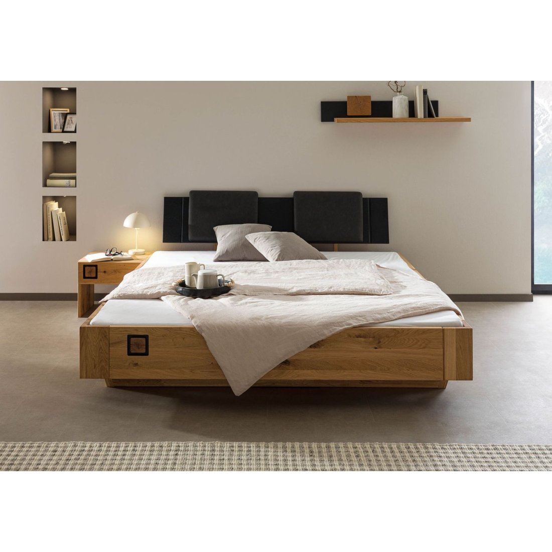 Bett inkl. Nachttisch links und Kopfteilkissen anthrazit Wildeiche 140x200x86 natur geölt/lackiert KITZBÜHEL #164 Massivmöbel24 Bett inkl. Nachttisch links und Kopfteilkissen anthrazit Wildeiche natur geölt/lackiert KITZBÜHEL