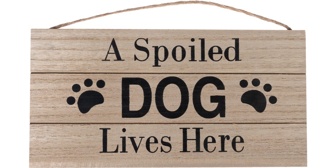 Cartello per porta TIAKI “A Spoiled Dog Lives…