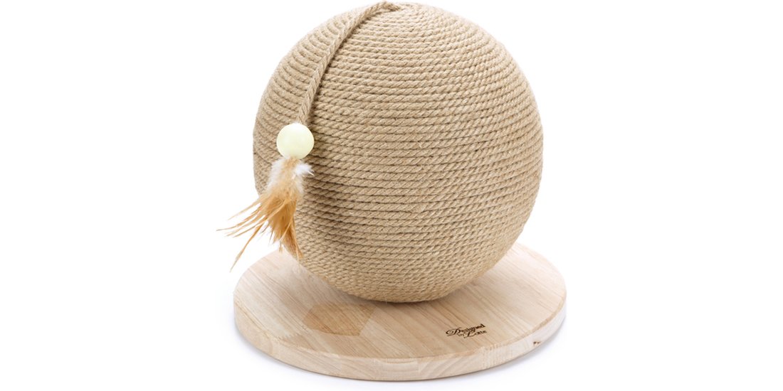 Palla tiragraffi in legno Designed by Lotte Balty…