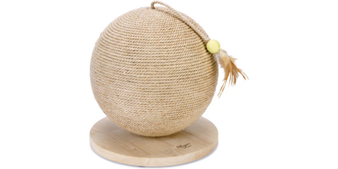 Palla tiragraffi in legno Designed by Lotte Balty…