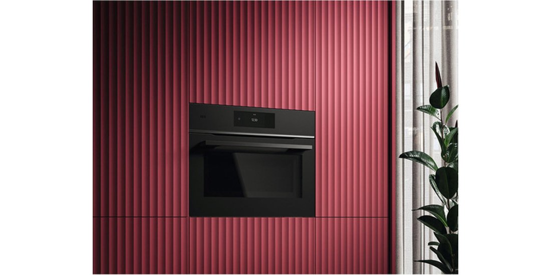 AEG Series 8000 TK8NK721T Forno multifunzione…