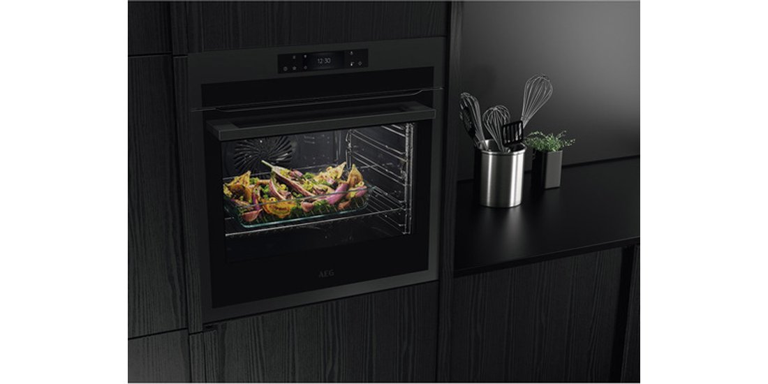 AEG Series 8000 BPE748380T Forno Serie 8000 AssistedCooking…