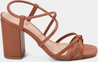 Imagem principal Sandália Feminina Penélope Salto Grosso Alto Detalhe Nó Marrom Caramelo PENÉLOPE Caramelo