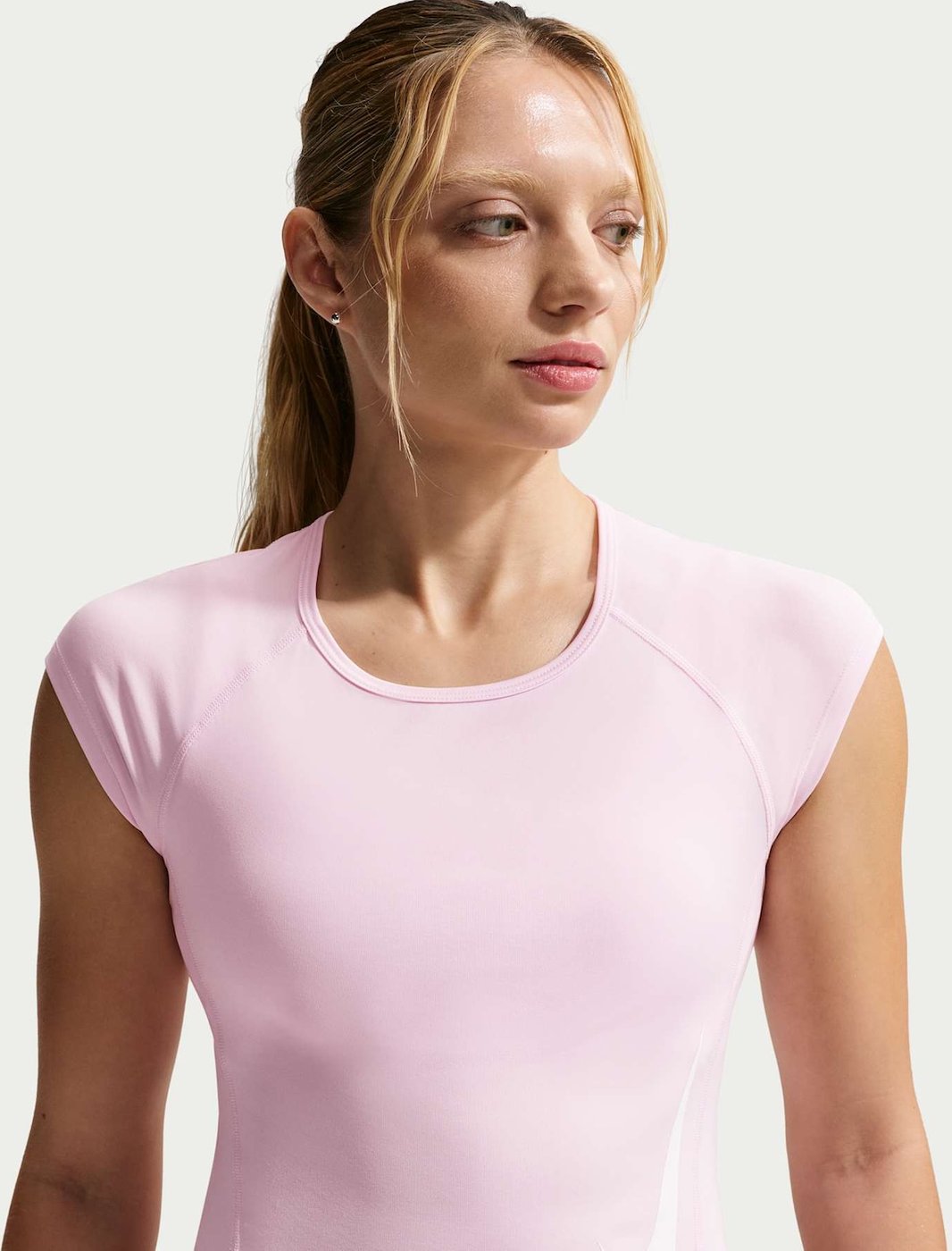 Camiseta Cropped Dri-FIT Nike Tempo Swoosh Feminina