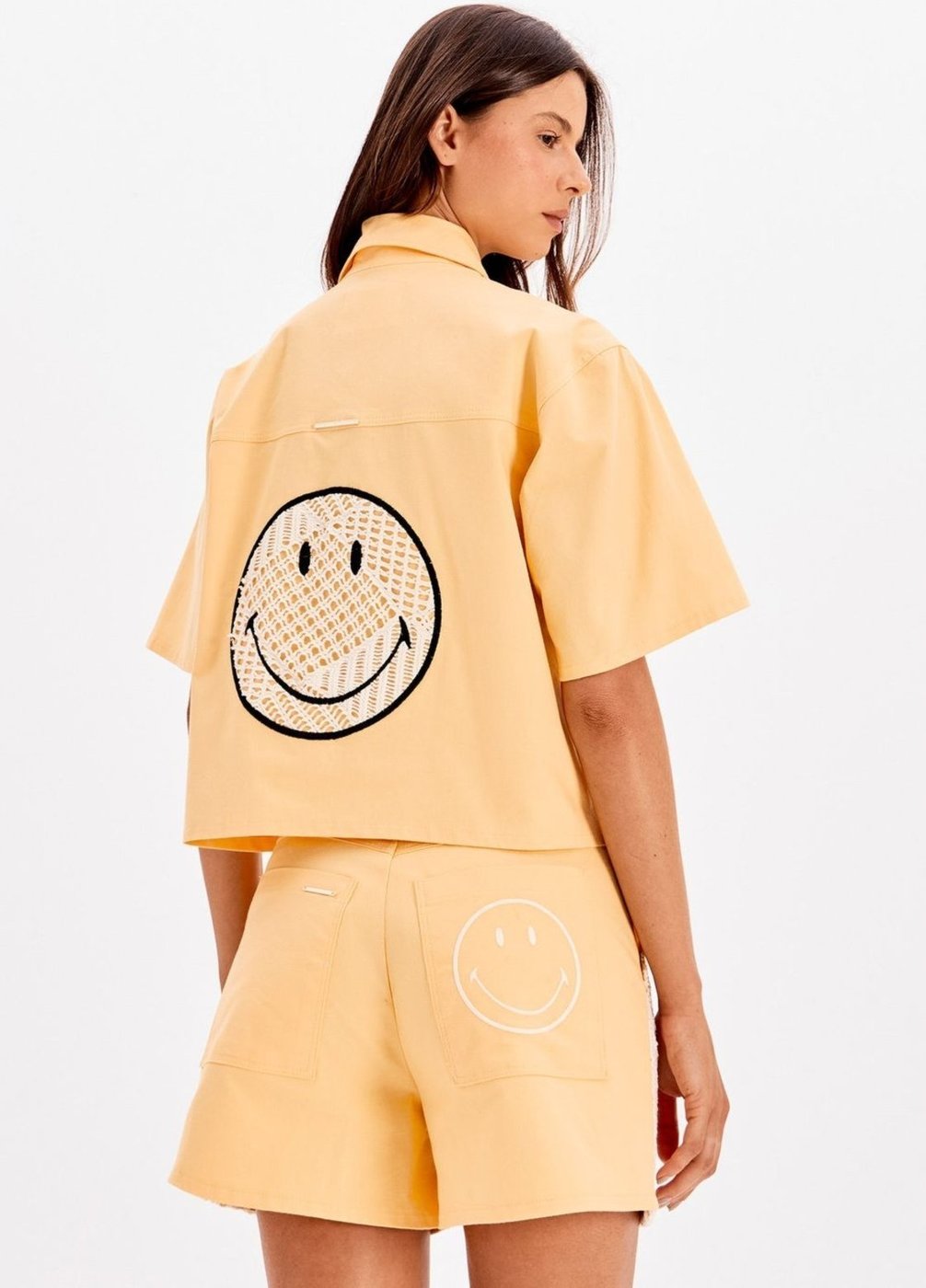 Camisa Manga Curta Com Aplicações Smiley