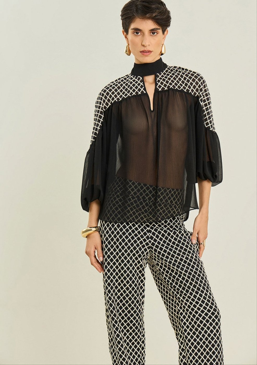 Blusa Maria Valentina Solta Gola Alta Manga Longa Padrão