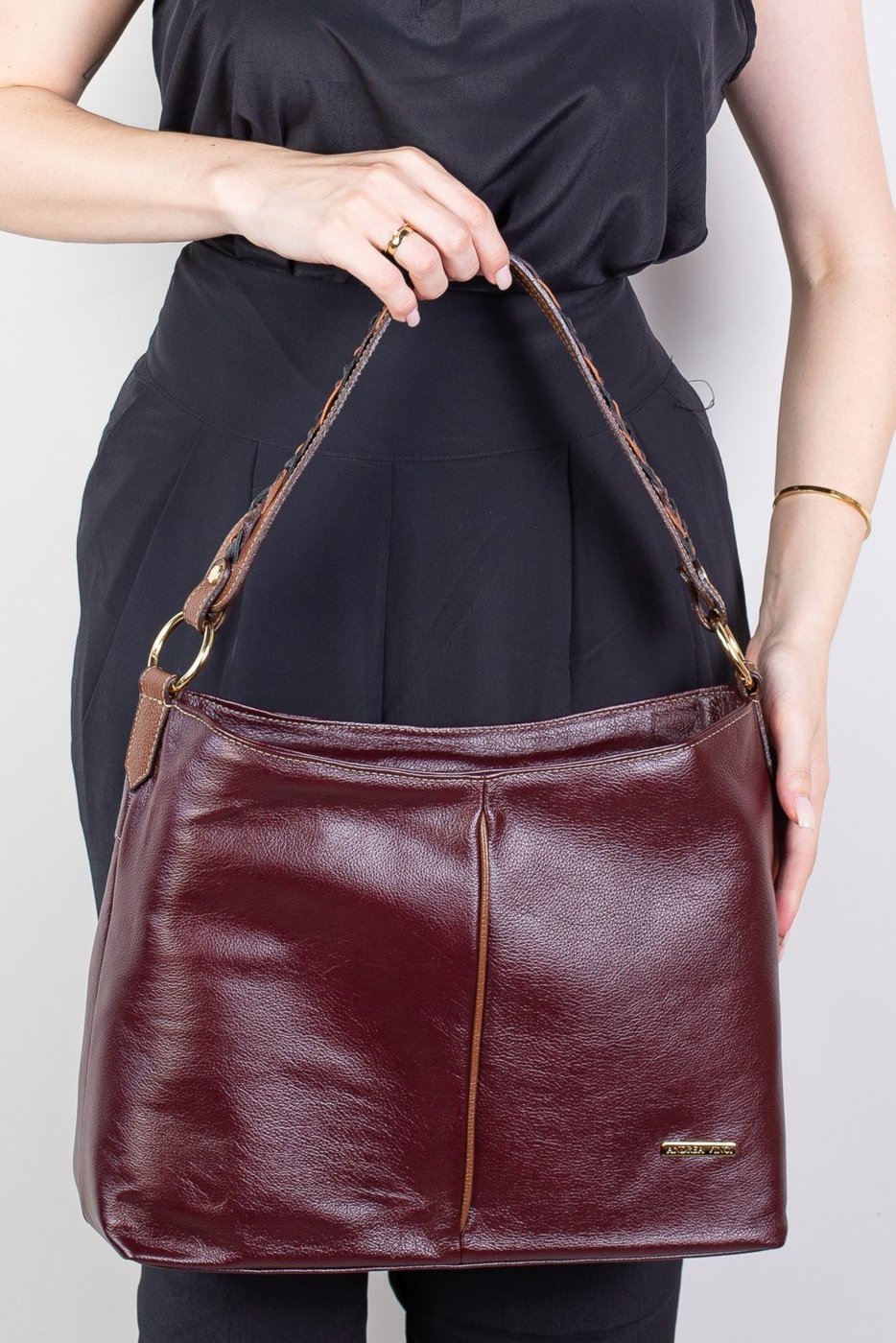 Imagem principal Bolsa de ombro em couro liso Flávia - Marsala/Whisky Andrea Vinci vinho Andrea Vinci vinho