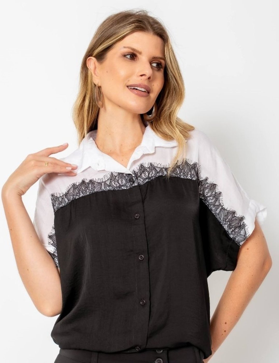 Imagem principal Camisa Acetinada com Renda Preta preto preto