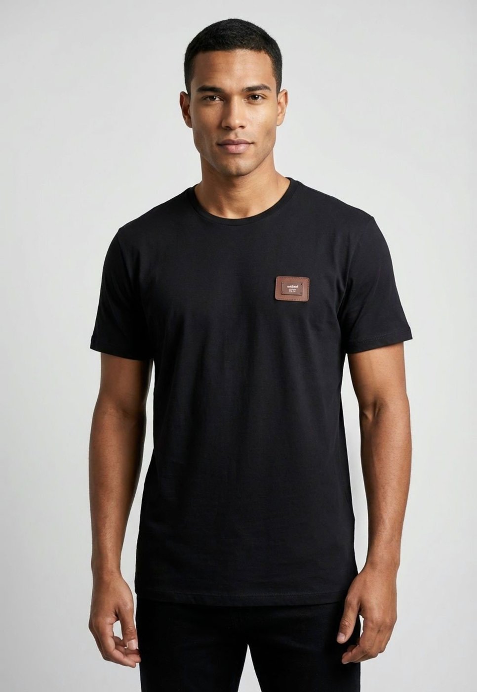 Imagem principal Camiseta Masculina Colcci Etiqueta Logo Preta preto Colcci preto