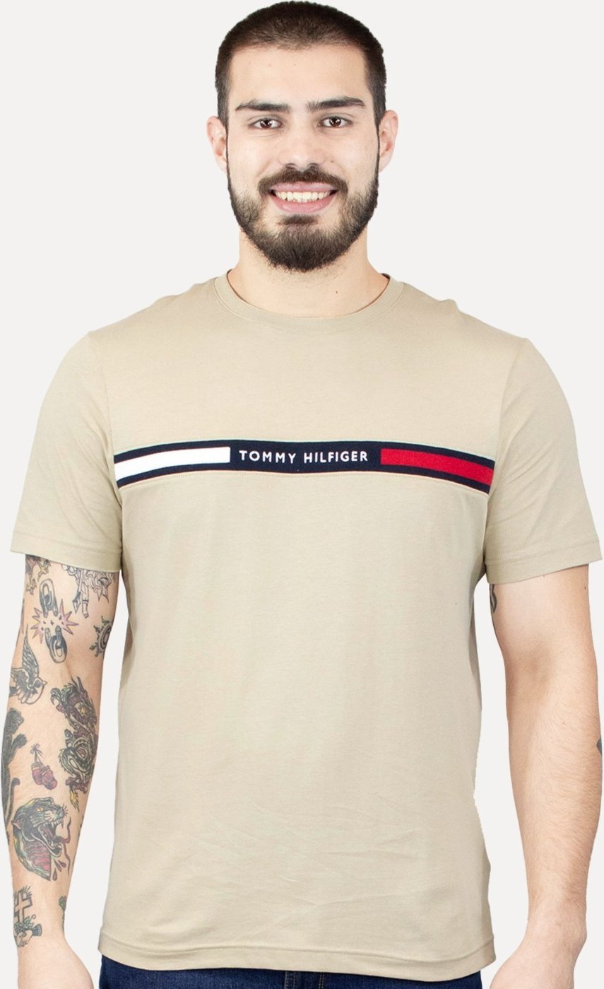 Imagem principal Camiseta Tommy Hilfiger Masculina Chest Insert Logo Cáqui Claro azul marinho Tommy Hilfiger azul marinho