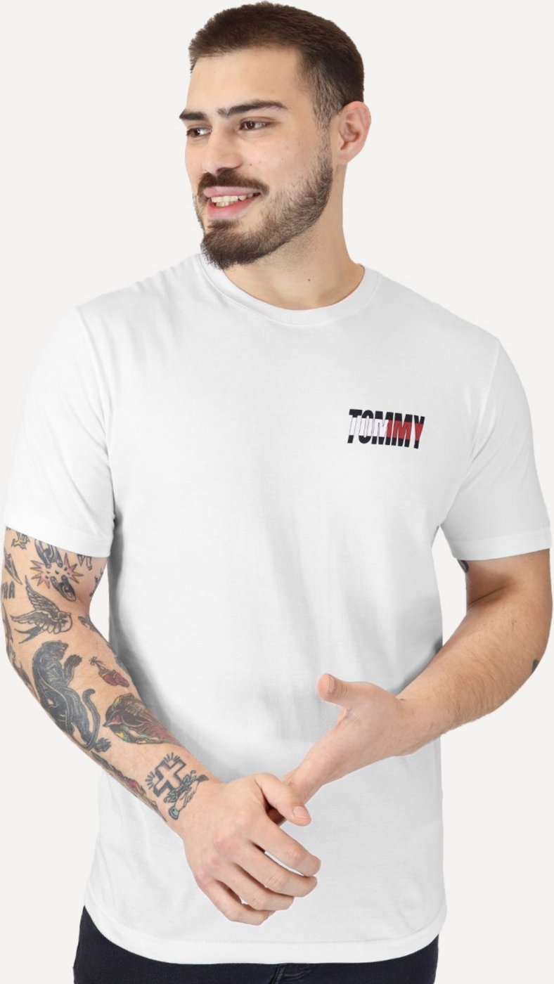 Imagem principal Camiseta Tommy Jeans Masculina Regular Italic Colors Logo Branca branco Tommy Jeans branco