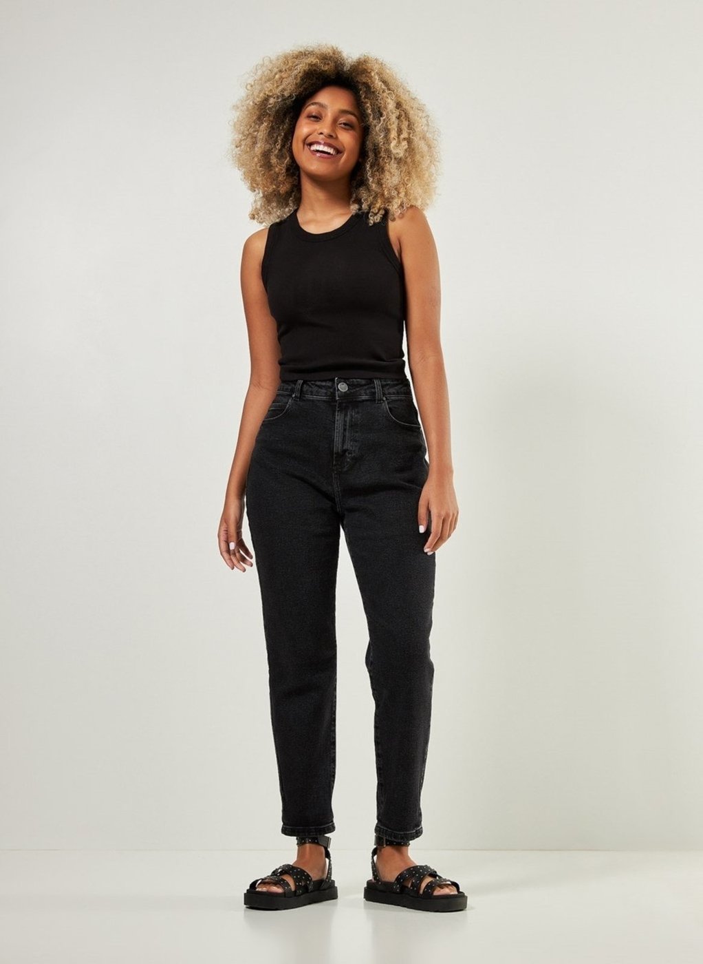 Calça Mom Jeans Preta