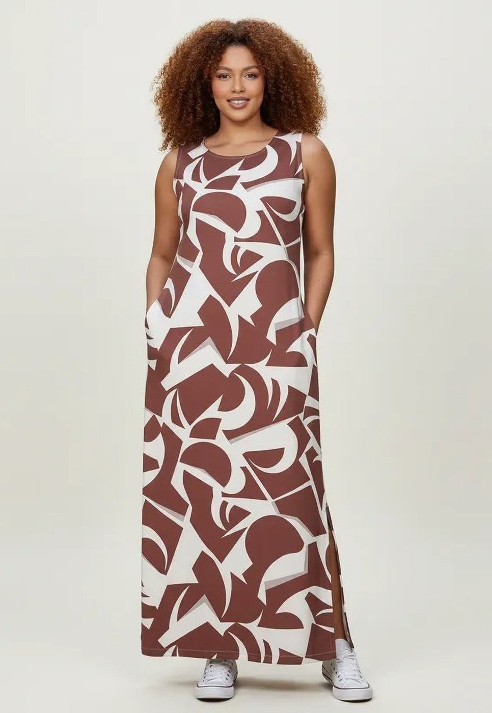 Vestido CabanaFree Longo Plano com Bolso Estampa Raizes Marrom