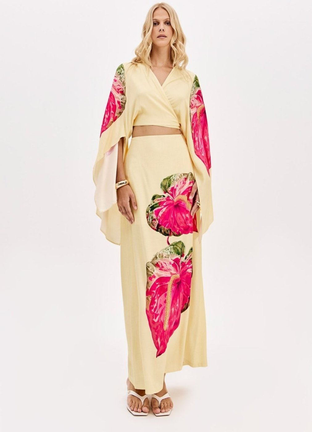 Saia Super Midi Evasê Com Cintura Alta