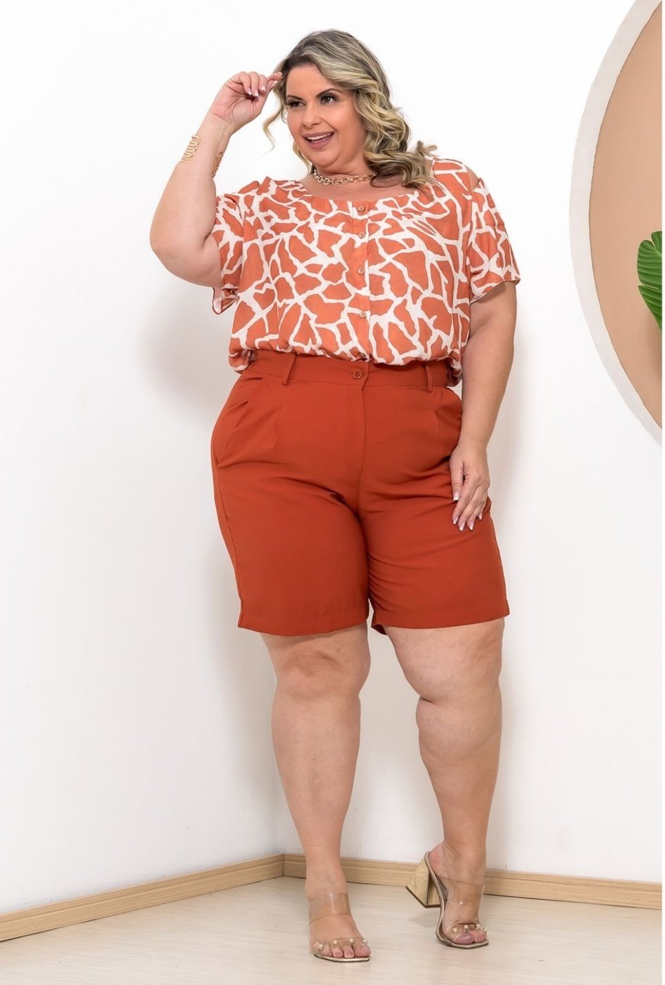 Imagem principal Conjunto Feminino Blusa Manga Curta E Bermuda Plus Size Elegante- Telha Docce Mulher laranja Docce Mulher laranja