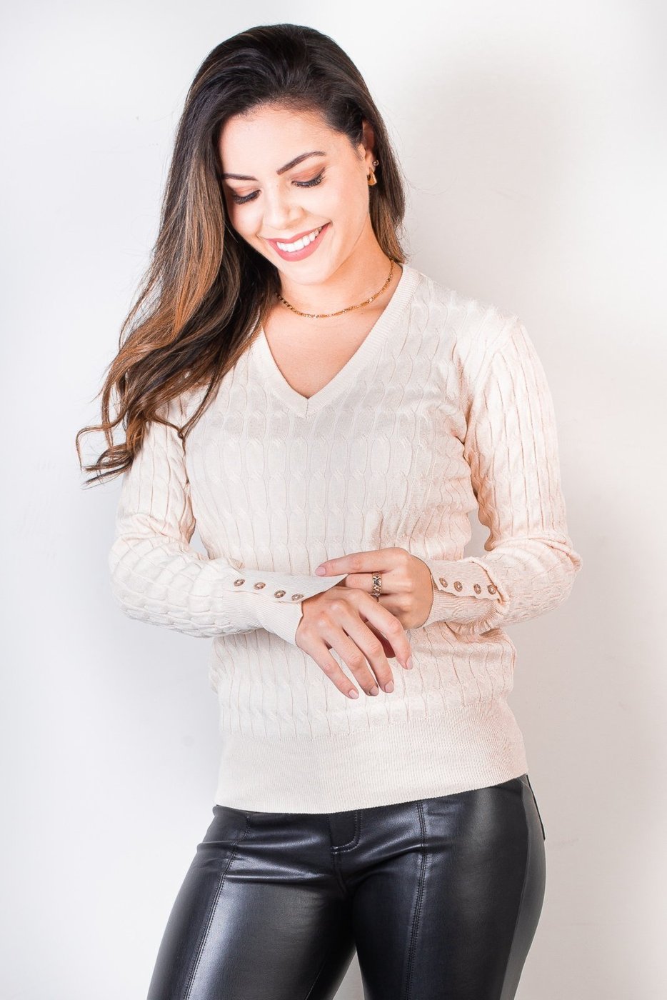 Imagem principal Blusa suéter feminino gola V 70871 - Cru Enluaze preto Enluaze preto