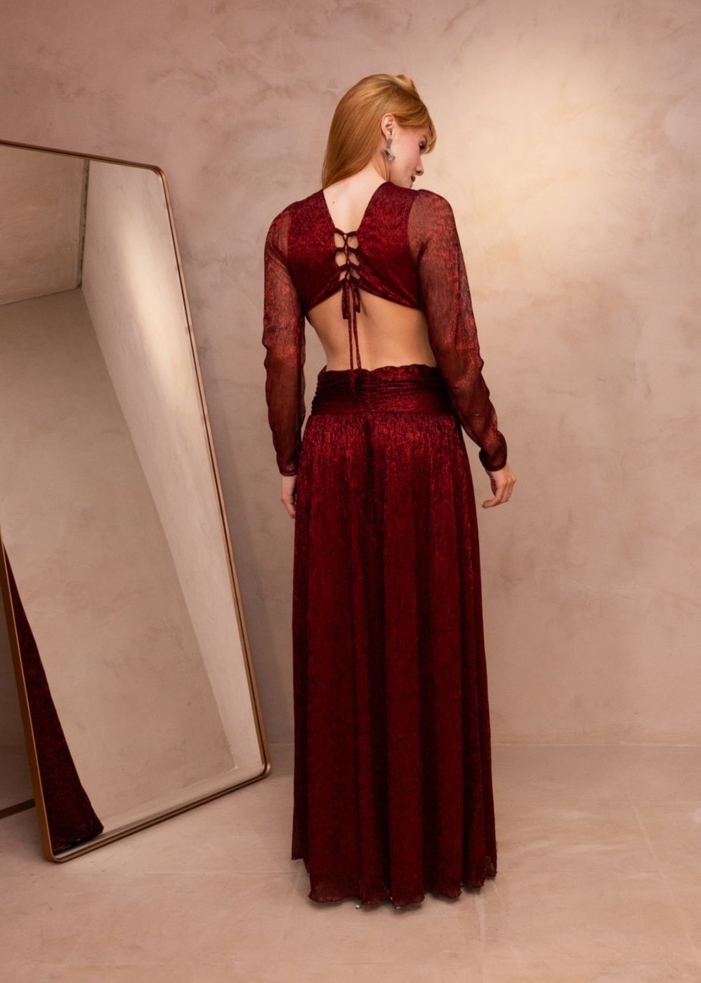 Vestido Longo Festa Madrinhas Formandas Manga Longa Abertura Lateral com Fenda Fios Lurex Zamy Marsala