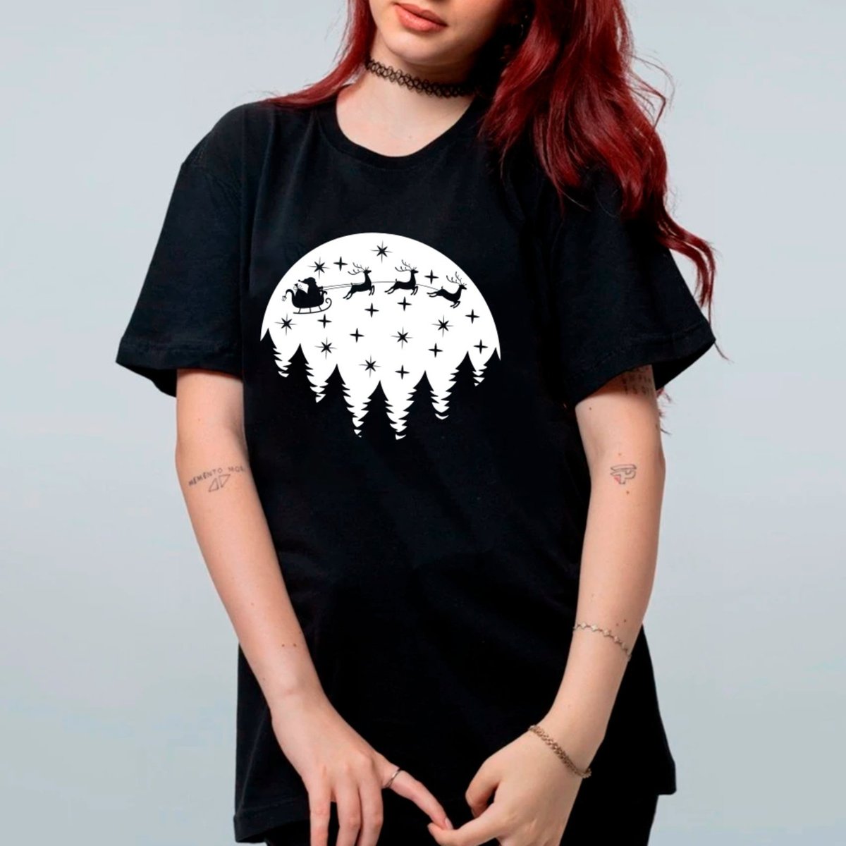 Imagem principal Camiseta Ousy Oversized Natal Minimalista Trenó e Pinheiros Unissex marrom ousy marrom